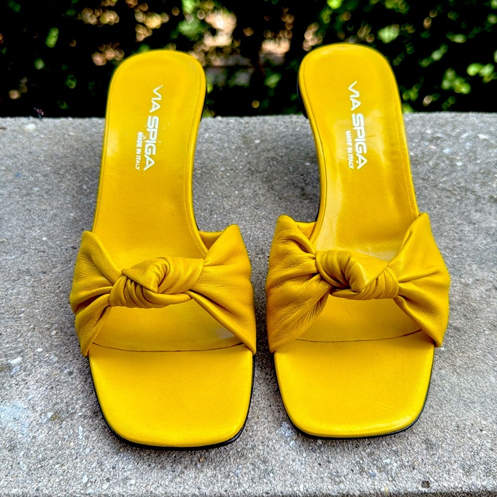 Via Spiga Yellow Xytris Nappa Twisted Knot Slide
